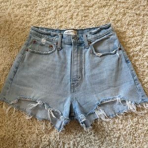 Abercrombie The Mom Short High Rise